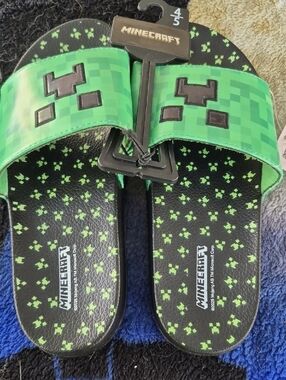 Minecraft Kids' Green Creeper Slide Sandals - Size 4/5